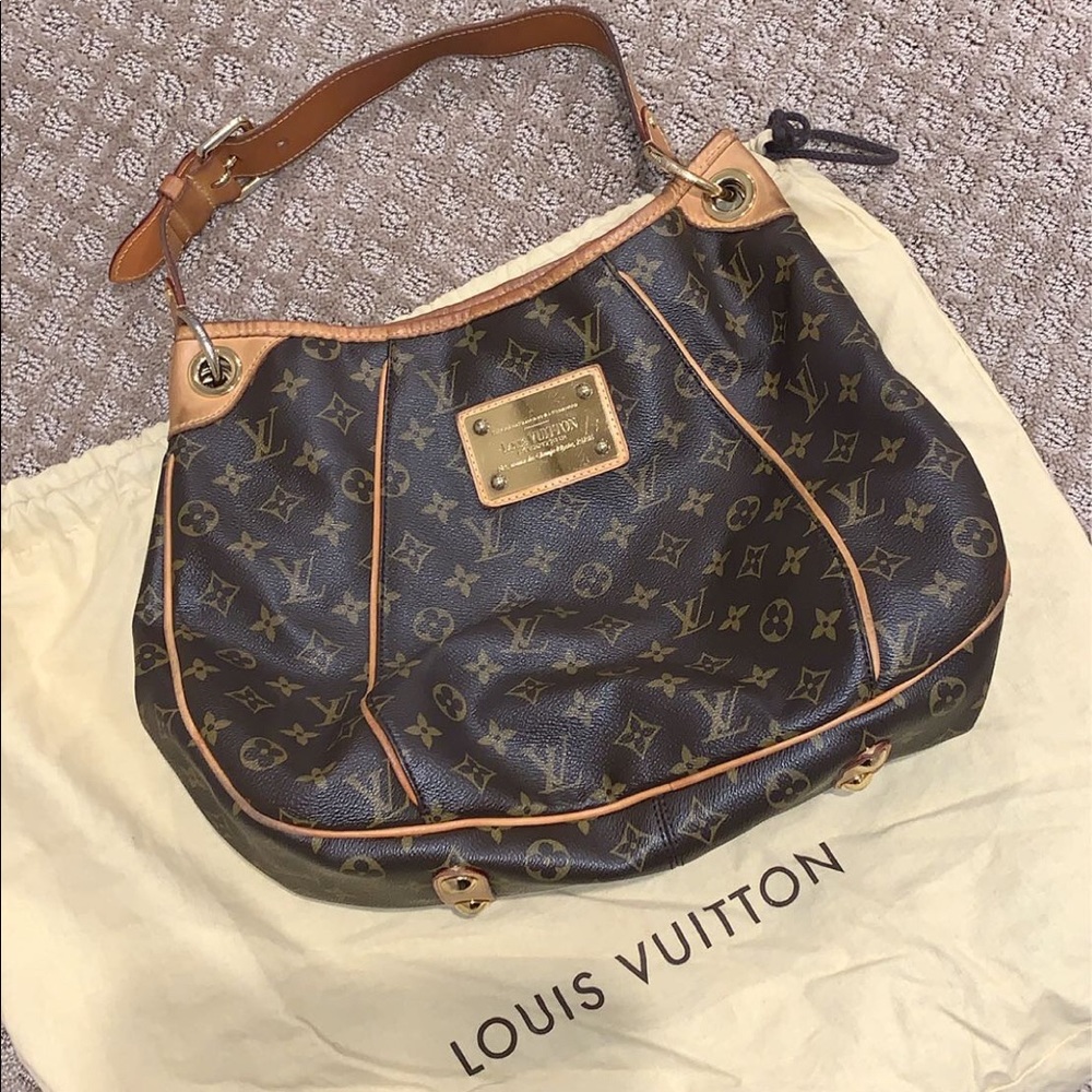 Louis Vuitton Galleria MM Bag